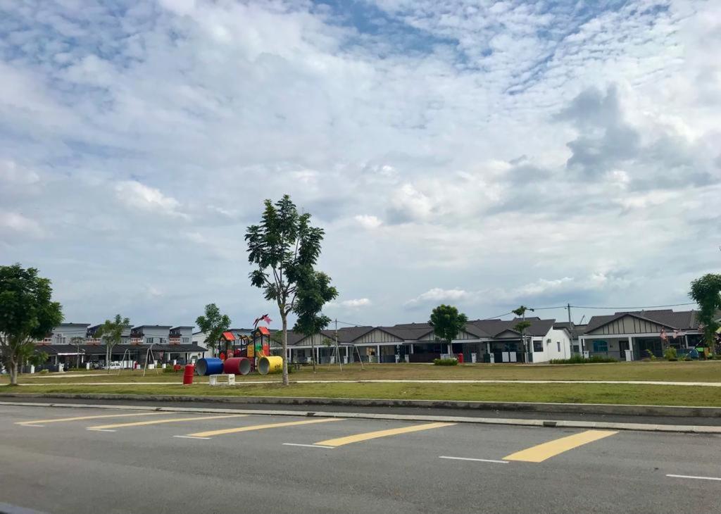 Chempaka Homestay Seri Iskandar Zewnętrze zdjęcie